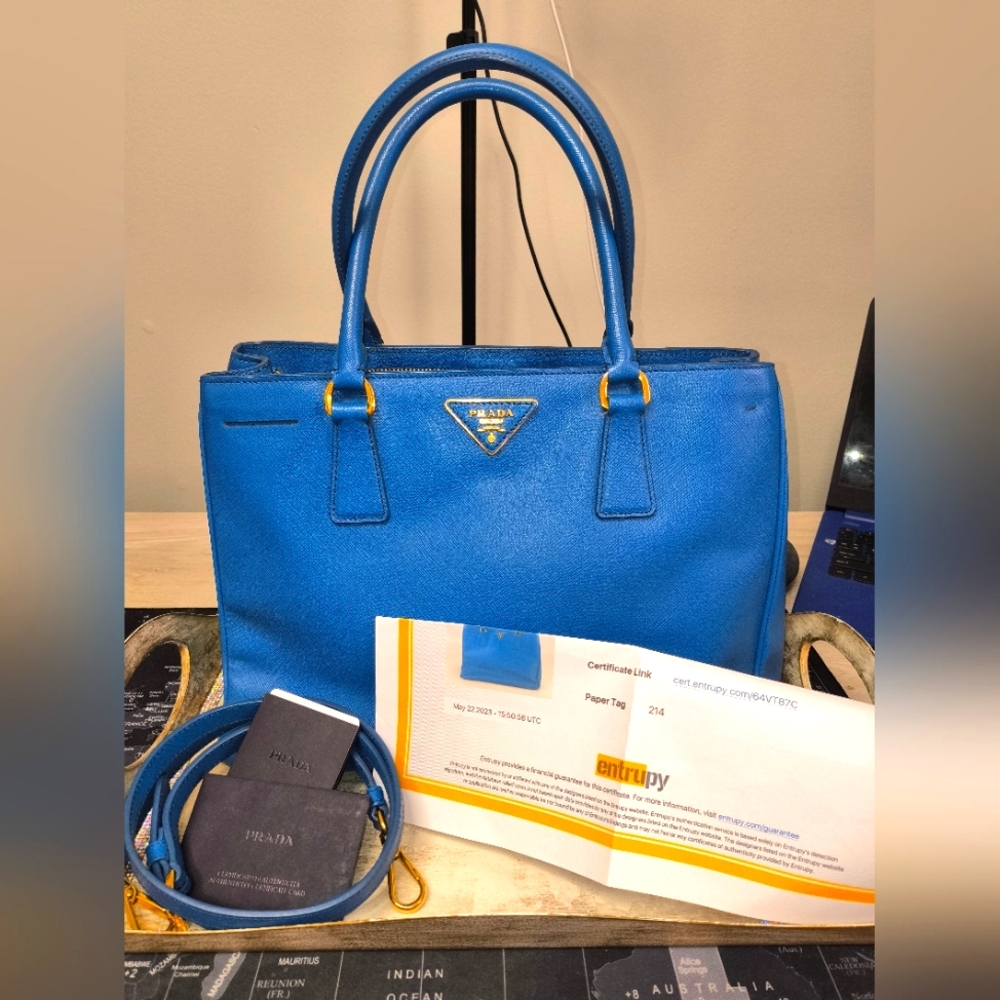 Prada soffiano leather bag in Cobalt